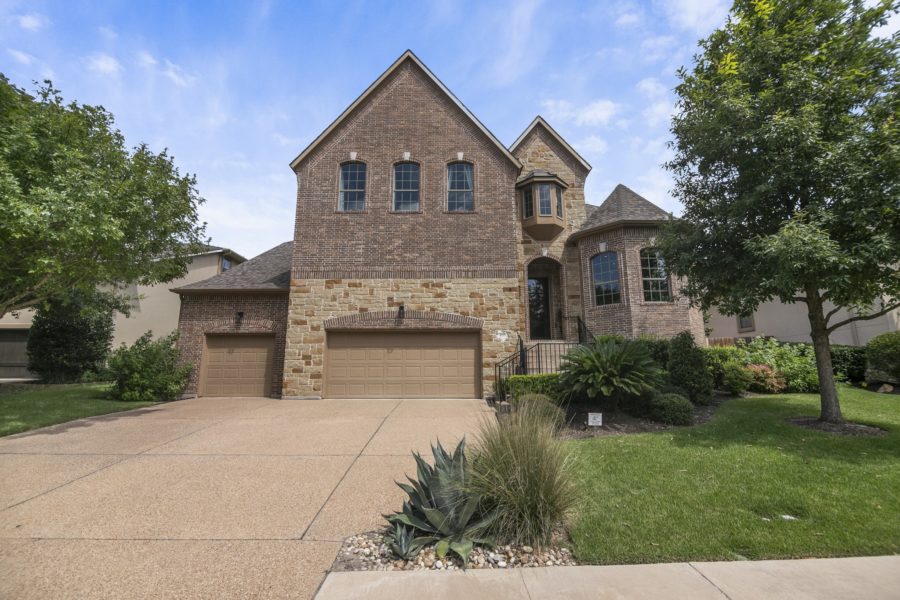 [![400 Emerald Ridge Dr, Austin, TX 78732 | Zillow](https://images.openai.com/static-rsc-1/PA6-8AOHw_sn6i_-70oLWXQg2SxPFsWw2LCWci9sg9gZF6DNG6Q9JAHZViMdJlNdKd2H2gBII_ME6d9izCx2a0pGTGIEUjgQTLwhZxH-UD0pw8qxPdj-05N71EvSl20fRLiS6txPTD-TG3ppvfs7aA)](https://www.zillow.com/homedetails/400-Emerald-Ridge-Dr-Austin-TX-78732/83124822_zpid/?utm_source=chatgpt.com) **Alt Text:** 400 Emerald Ridge Drive Austin Texas a two story home with open interior spaces outdoor living area and large windows