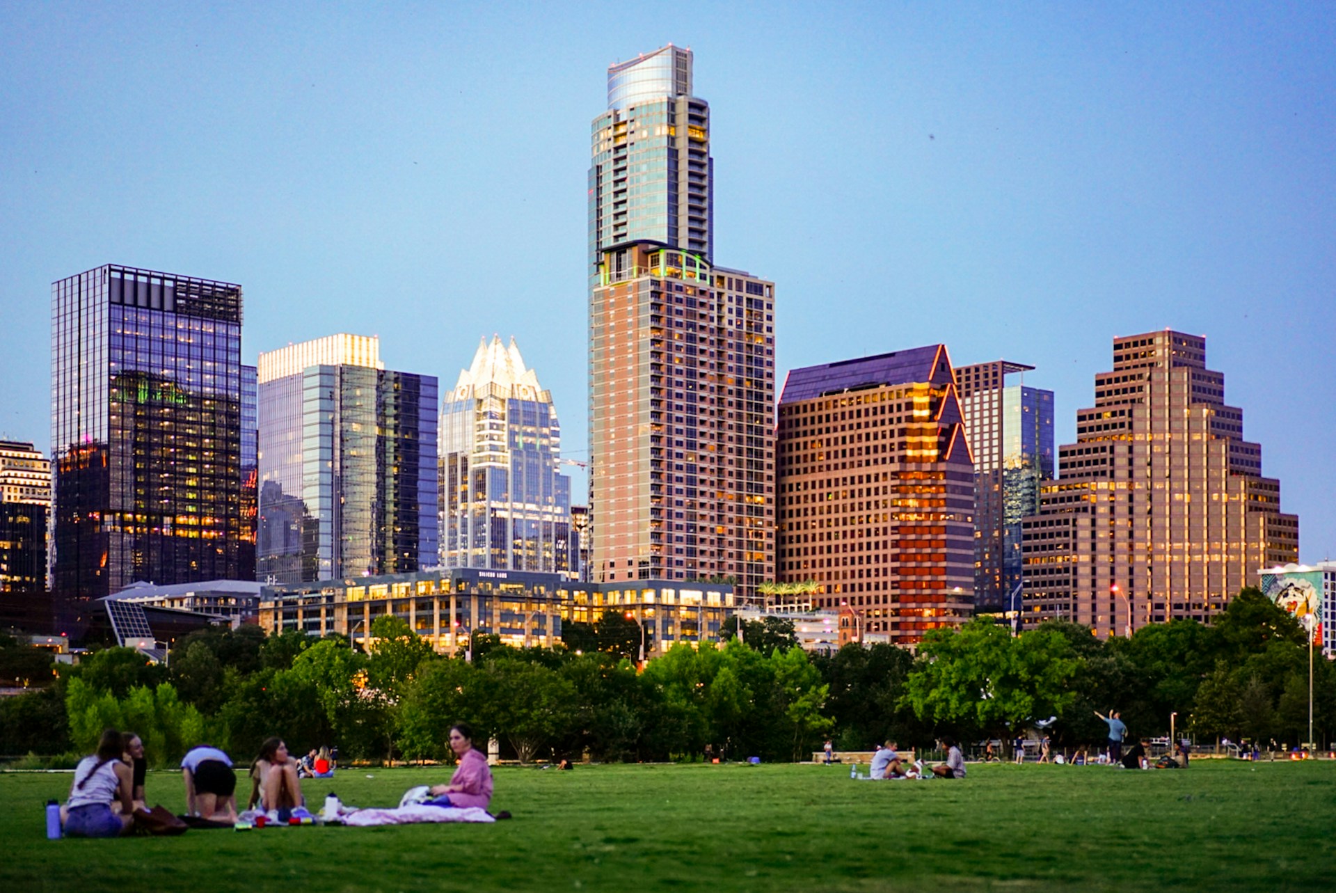 Flat Fee Listings in Competitive Markets: How to Stand Out in Austin, TX