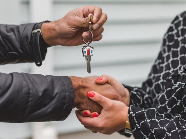 Flat Fee MLS vs. FSBO: Which Is Right for Your Austin Home?